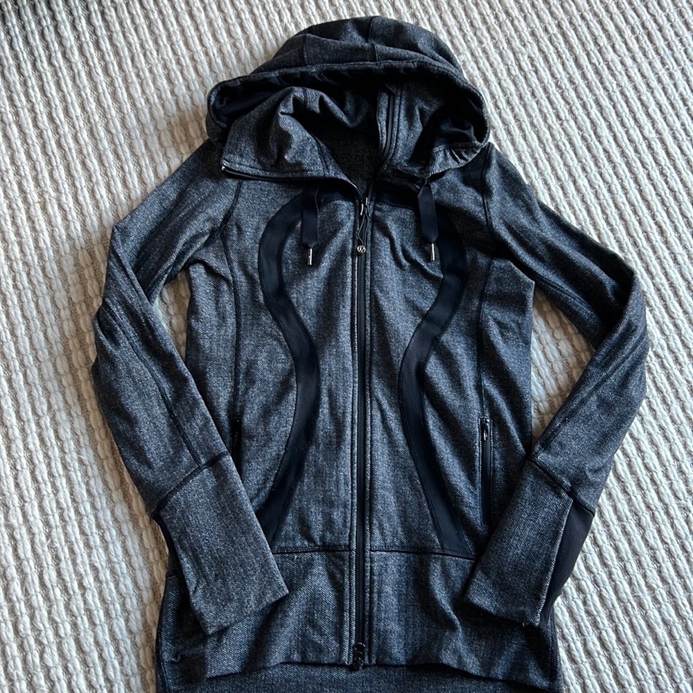 Women’s Lululemon zip up hoodie